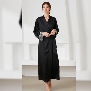 Vintage Valerie stevens full lengh Glossy Black kimono floral lace robe NWT